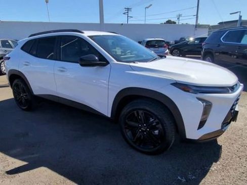 Used 2025 Chevrolet Trax ACTIV w/ Driver Confidence Package image 2