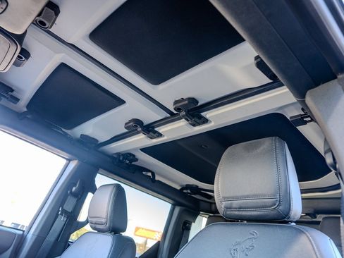 Used 2025 Ford Bronco Badlands image 17