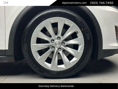 Used 2018 Tesla Model X 75D image 38