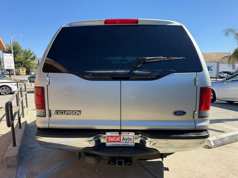 Used 2005 Ford Excursion XLS RWD image 4