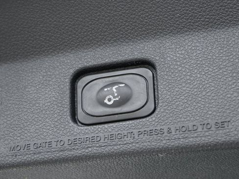 Used 2019 Ford Explorer XLT w/ Equipment Group 201A image 12