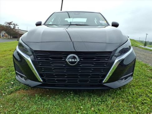 Used 2025 Nissan Altima 2.5 SV FWD image 13