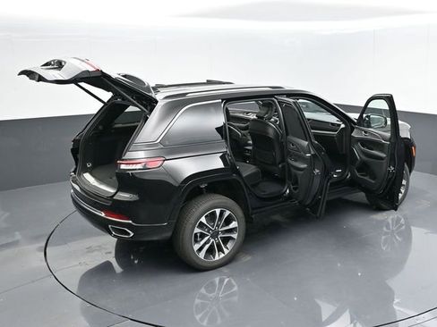 Used 2024 Jeep Grand Cherokee Overland w/ Advanced Protech Group III image 56