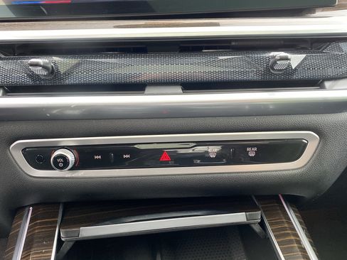 Used 2024 BMW X7 xDrive40i image 38