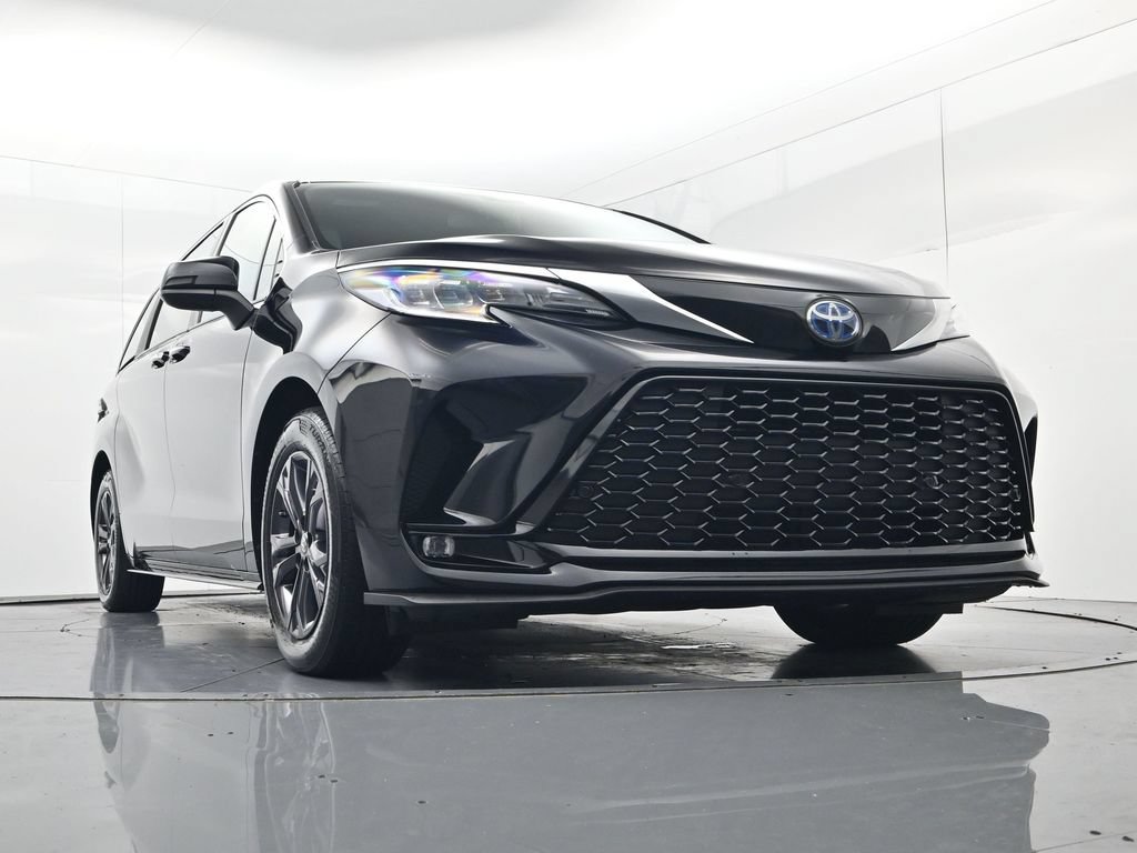 Used 2024 Toyota Sienna XSE w/ XSE Plus Package AWD/4WD image 37