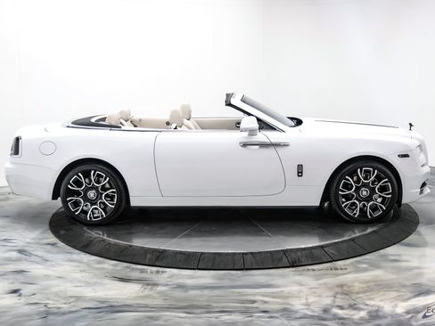 Used 2017 Rolls-Royce Dawn RWD image 25