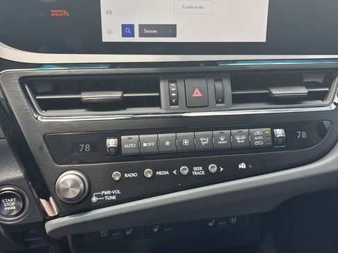 Used 2025 Lexus ES 350 w/ Premium Package FWD image 3