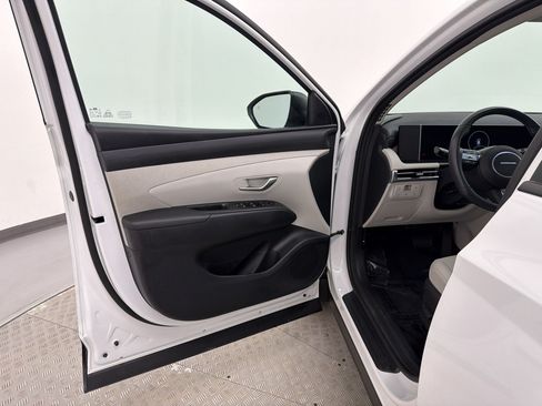 Used 2025 Hyundai Tucson SEL AWD/4WD image 13