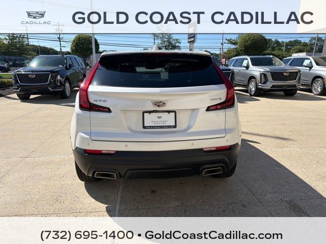 Used 2021 Cadillac XT4 Luxury w/ Cold Weather Package FWD image 3