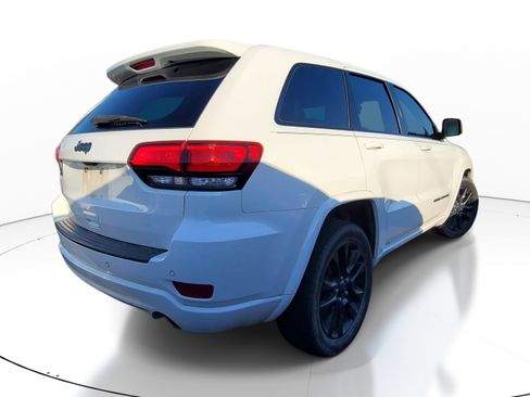 Used 2021 Jeep Grand Cherokee Laredo X RWD image 4