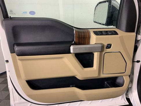 Used 2015 Ford F150 Lariat w/ Equipment Group 502A Luxury AWD/4WD image 23