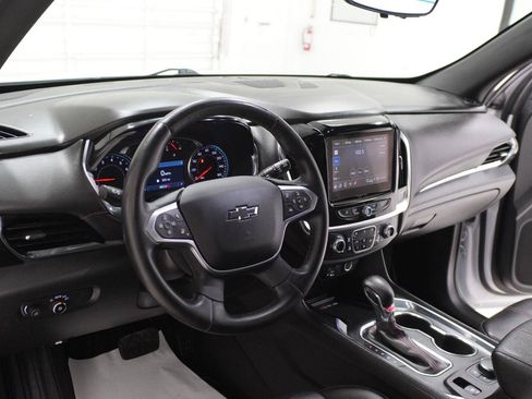 Used 2023 Chevrolet Traverse RS FWD image 7