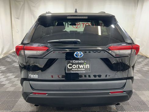Used 2021 Toyota RAV4 LE image 7