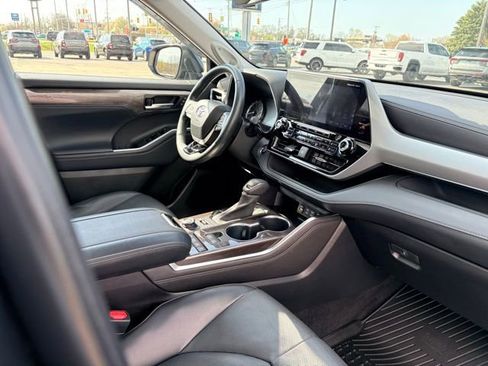 Used 2022 Toyota Highlander Platinum AWD/4WD image 11