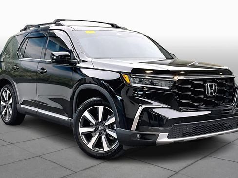 Used 2024 Honda Pilot Touring image 3