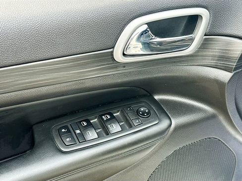 Used 2019 Jeep Grand Cherokee Altitude image 19