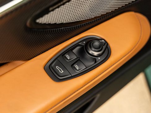 Used 2025 Aston Martin DB12 Coupe RWD image 25