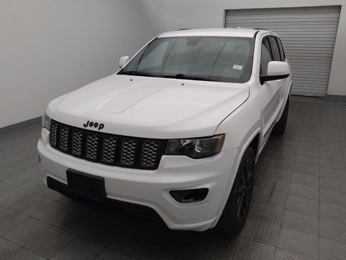 Used 2017 Jeep Grand Cherokee Altitude image 15