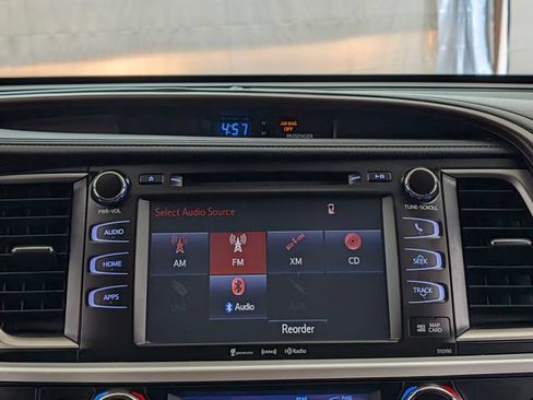 Used 2019 Toyota Highlander XLE AWD/4WD image 28
