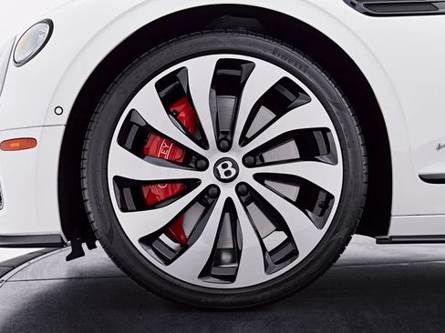 Used 2022 Bentley Flying Spur V8 AWD/4WD image 3