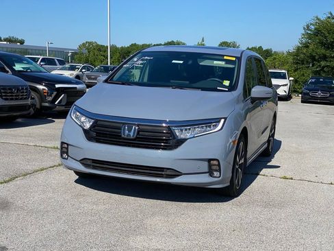 Used 2024 Honda Odyssey Touring image 3