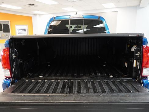 Used 2016 Toyota Tacoma TRD Off-Road image 16