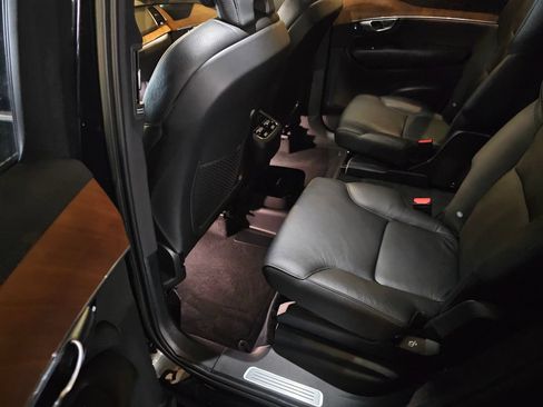 Certified 2023 Volvo XC90 B6 Plus w/ Protection Package AWD/4WD image 12