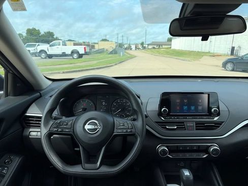 Used 2024 Nissan Altima 2.5 S FWD image 23