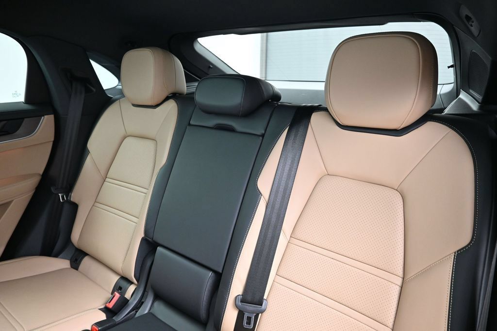 Certified 2026 Porsche Cayenne S AWD/4WD image 6