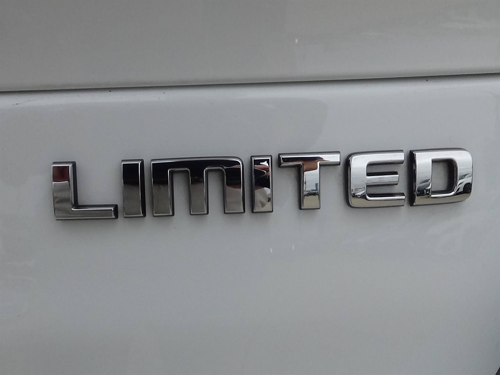 Used 2023 Jeep Grand Cherokee L Limited AWD/4WD image 10