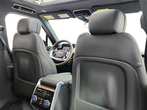 Used 2025 Land Rover Range Rover SE image 25