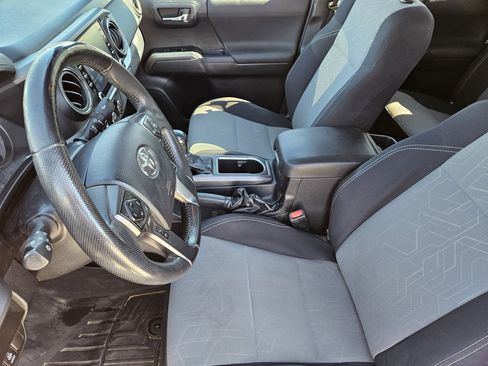 Used 2021 Toyota Tacoma TRD Off-Road w/ Technology Package image 15