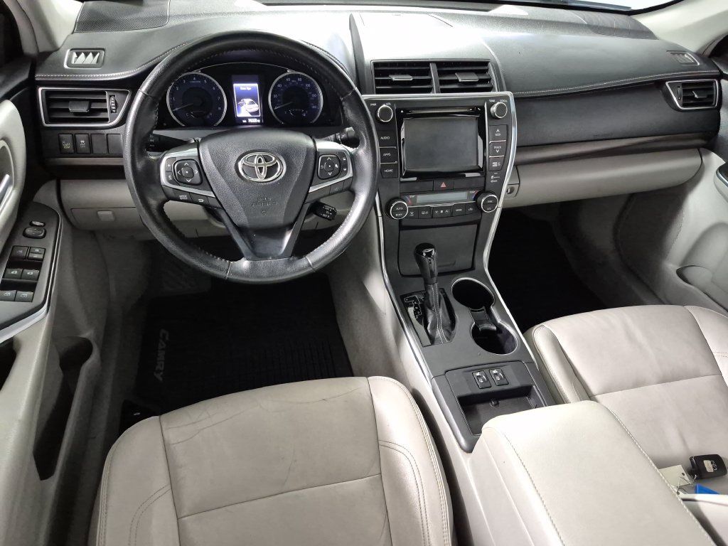 Used 2015 Toyota Camry XLE w/ Moonroof Package FWD image 10