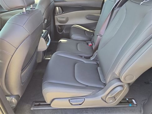 New 2026 Kia Carnival LXS image 16