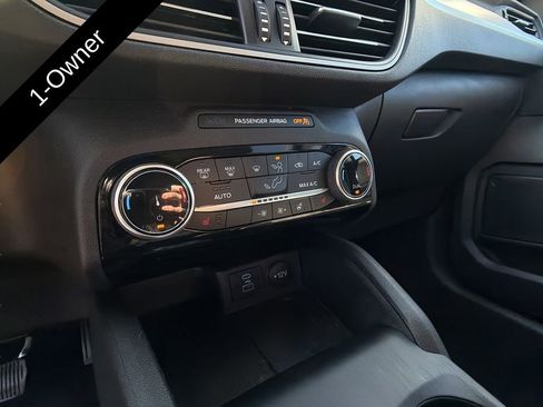 Used 2022 Ford Escape SE w/ SE Sport Appearance Package image 37