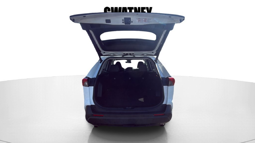 Used 2020 Toyota RAV4 XLE Premium FWD image 9