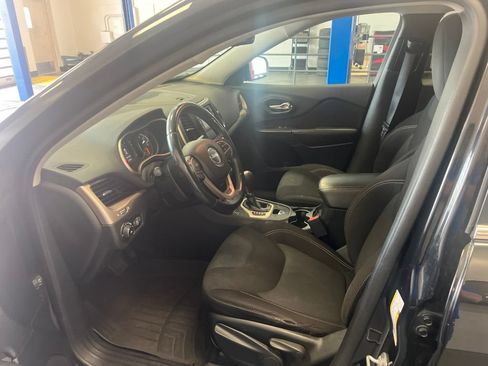 Used 2016 Jeep Cherokee Latitude AWD/4WD image 4