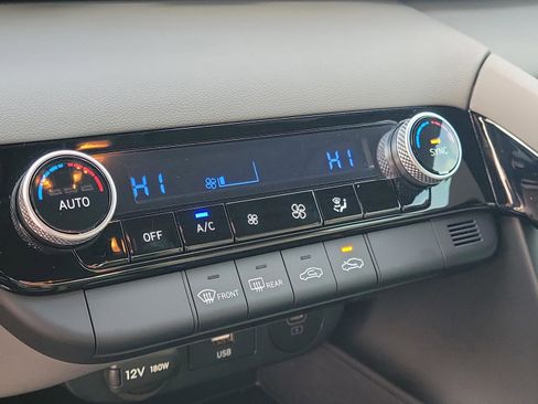 Used 2025 Hyundai Elantra Blue image 12