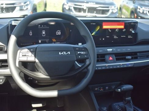 New 2026 Kia K4 LX FWD image 17