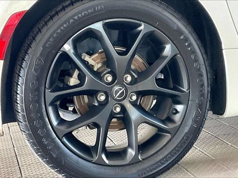 Used 2025 Chrysler Pacifica Limited FWD image 37