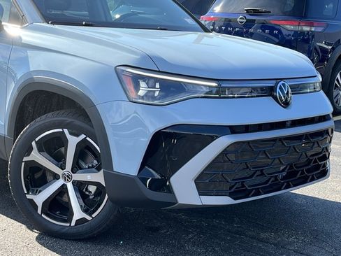 New 2026 Volkswagen Taos SEL AWD/4WD image 3