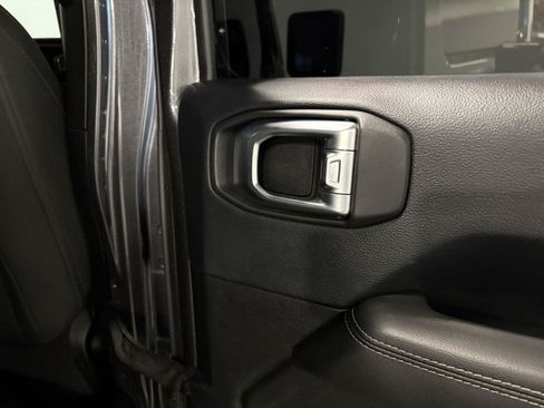 Used 2018 Jeep Wrangler Unlimited Sahara w/ Uconnect 4C Nav & Sound Group AWD/4WD image 39