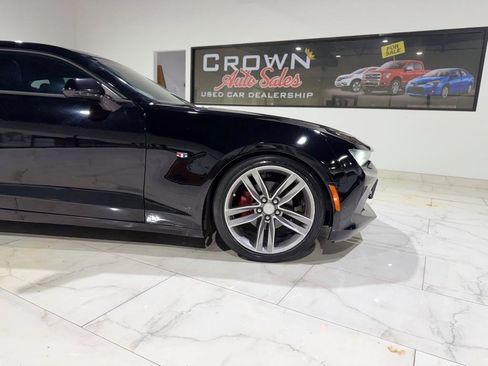 Used 2018 Chevrolet Camaro LT w/ RS Package RWD image 5