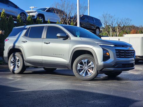 New 2026 Chevrolet Equinox LT image 2