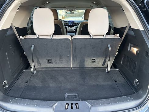 Used 2023 Ford Explorer XLT w/ Equipment Group 202A image 10