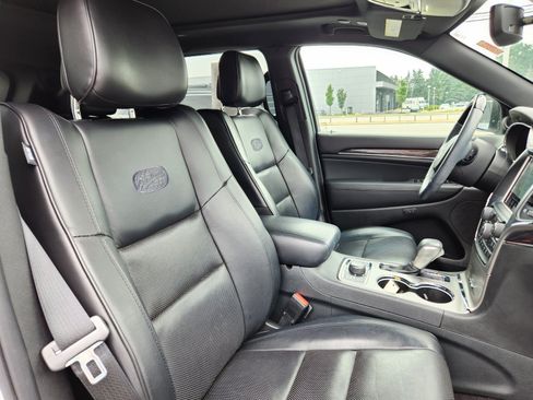 Used 2018 Jeep Grand Cherokee Overland AWD/4WD image 16