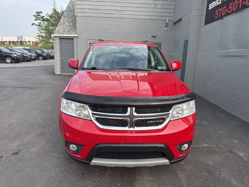 Used 2017 Dodge Journey SXT w/ Comfort/Convenience Group image 2