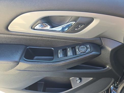 Used 2023 Chevrolet Traverse LT image 23