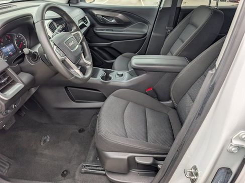 Used 2024 GMC Terrain SLE FWD image 8