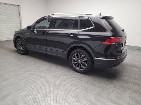 Used 2022 Volkswagen Tiguan SE w/ Panoramic Sunroof Package image 3